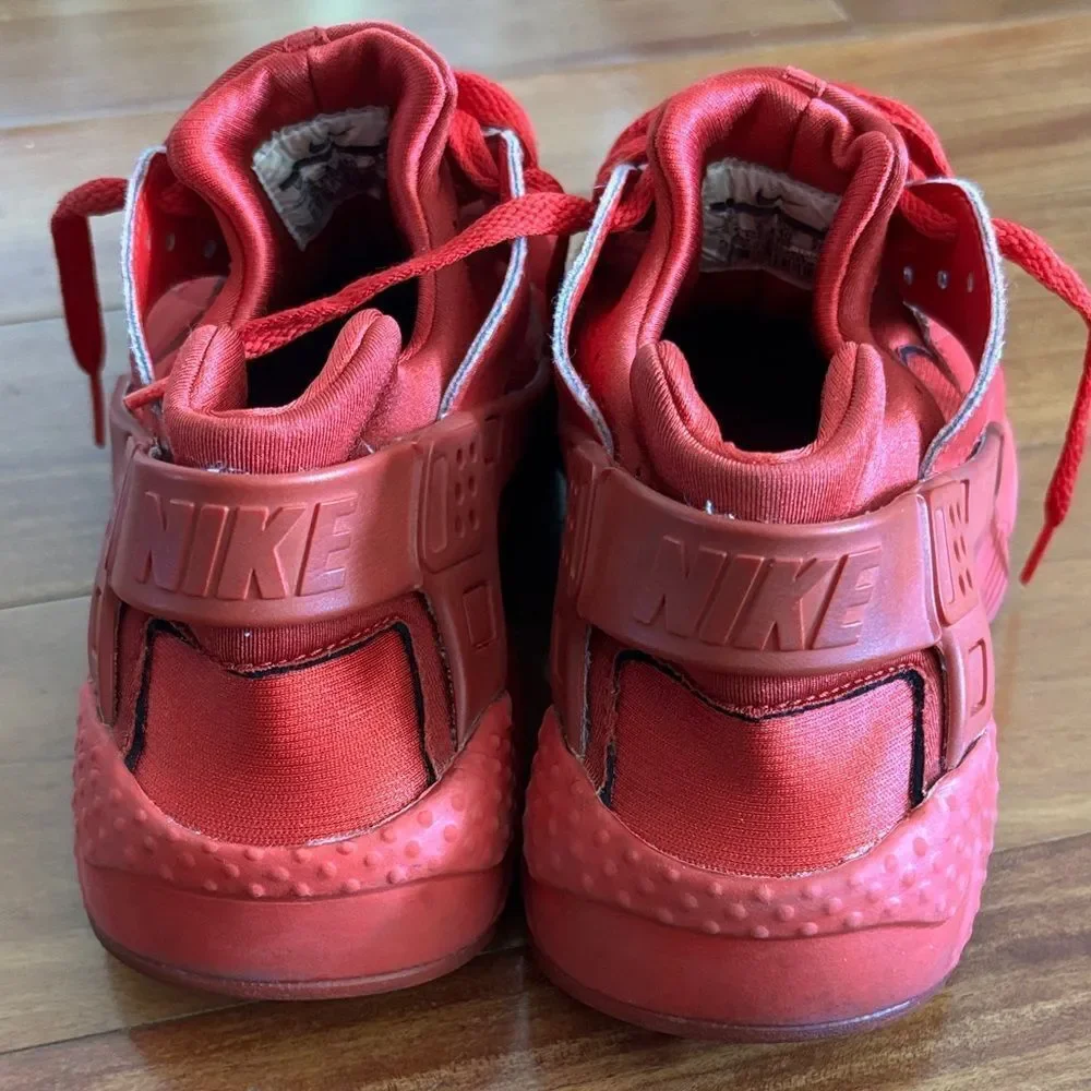 Nike Huruache Bright Red Kids' Lightweight Athletic Sneakers size 7Y